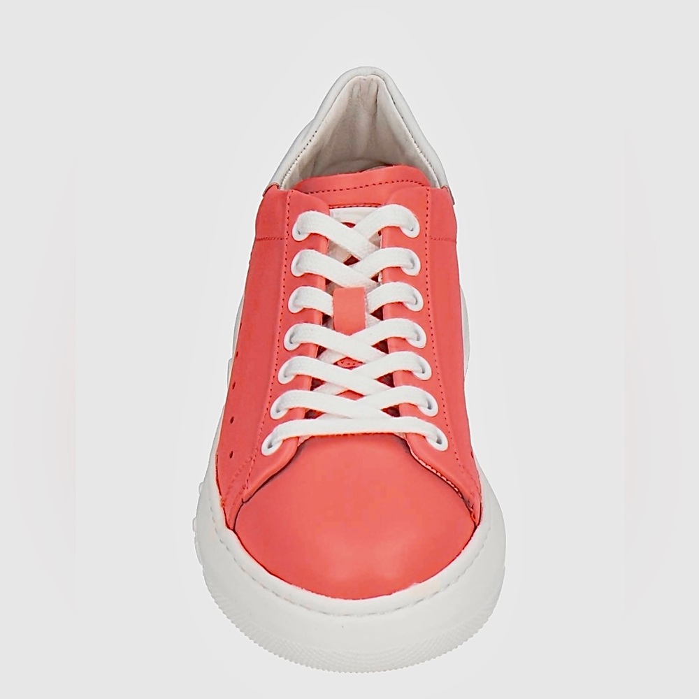 Baldnini leather sneakers NWT. Size 9 (40EU)